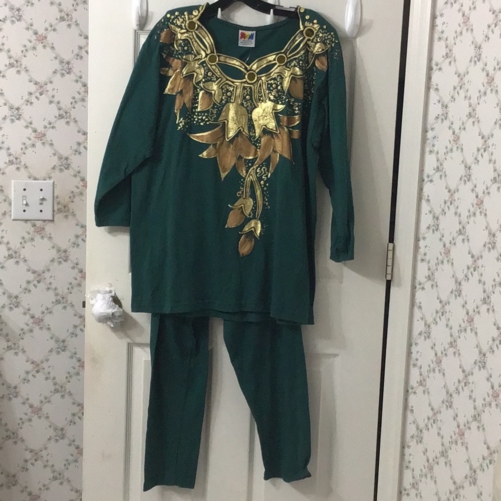 VINTAGE 80’s one size wearable art 2 piece top & leggings. It was all the rage.
